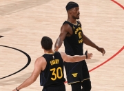 开云体育入口-勇士队在NBA季后赛中实现逆转，晋级半决赛