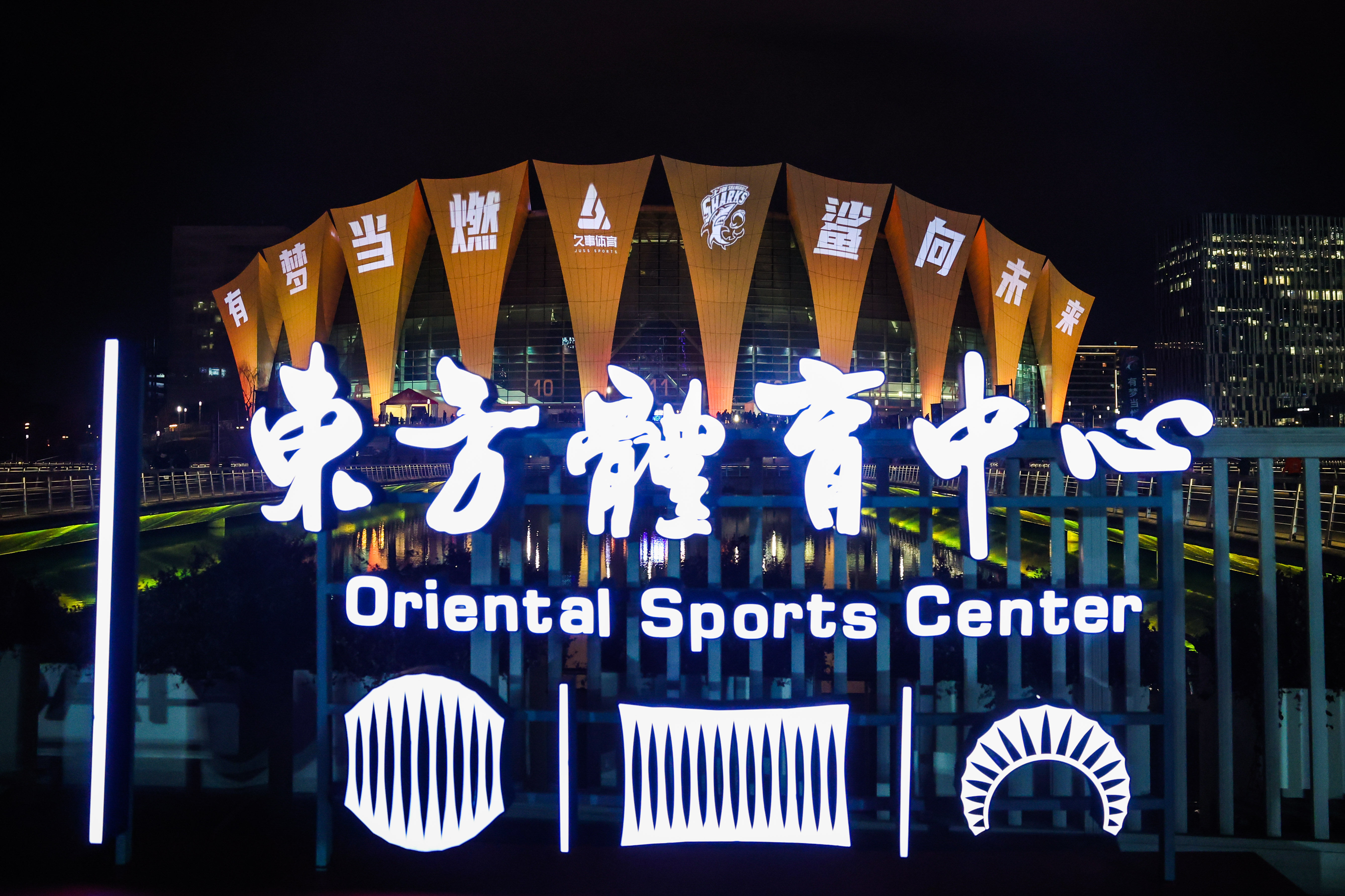 卡尔蒂斯主场氛围火爆，球迷热情助阵的简单介绍