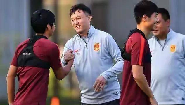 关于吵错了！国足输3球香港输2球，教练点破：目标不同谈何强弱的信息