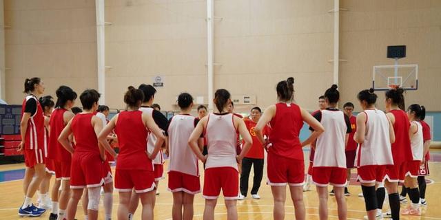 关于组图：中国女篮备战波黑宫鲁鸣给张子宇开小灶的信息