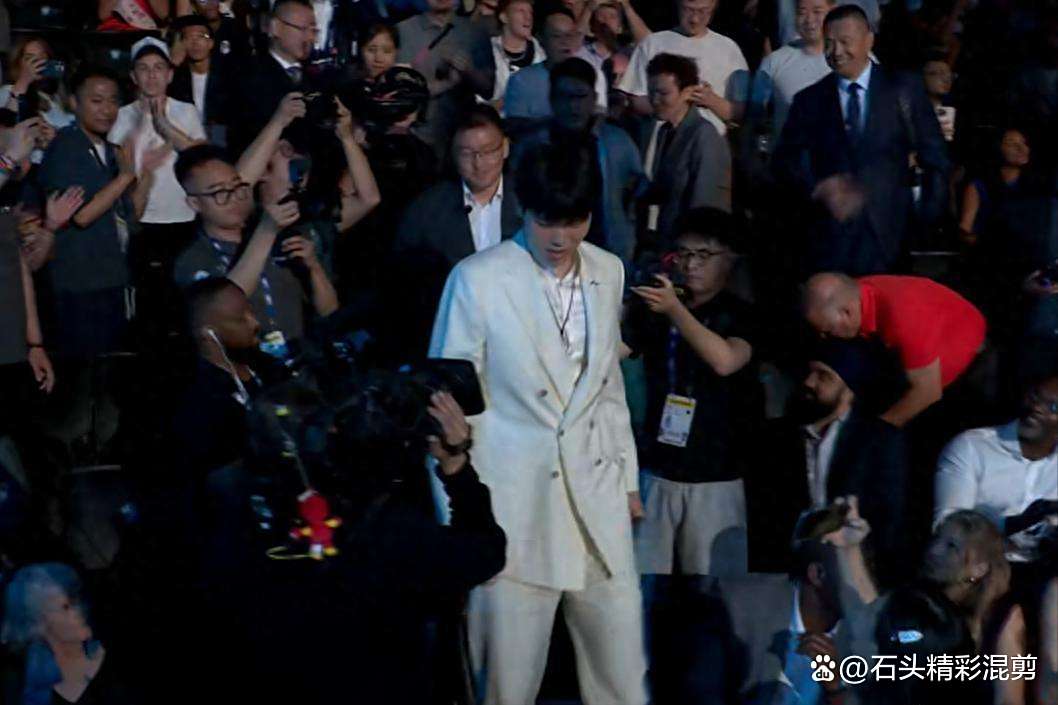 包含开拓者官博分享杨瀚森混剪视频：让联盟注意到你的词条