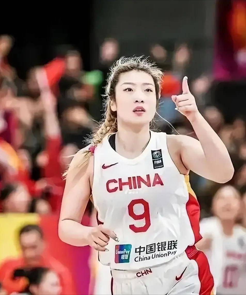 开云体育登录-李梦22年女篮世预赛个人集锦，对阵马里砍下15分6助攻(女篮李梦缺席亚洲杯)